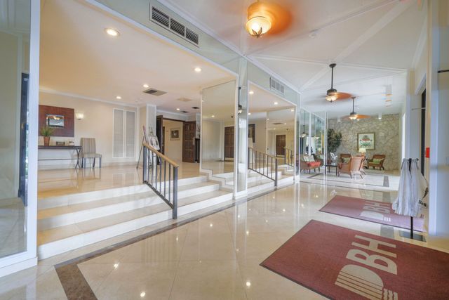 5600 N Flagler Drive 904, West Palm Beach, FL 33407