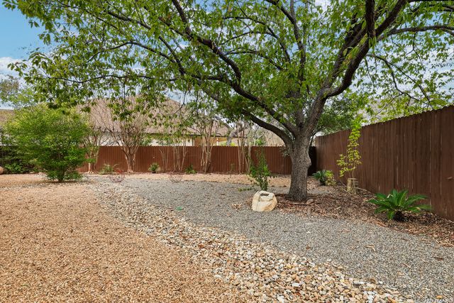 7 Greens Shadow, San Antonio, TX 78216