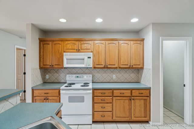 9919 E 123rd Street S, Bixby, OK 74008