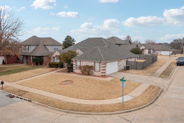 9919 E 123rd Street S, Bixby, OK 74008