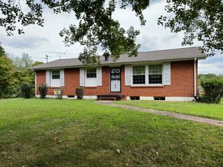 1495 Hickory Point Rd, Clarksville, TN 37043