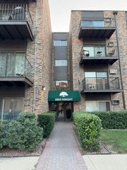 8905 Knight Avenue 101, Des Plaines, IL 60016