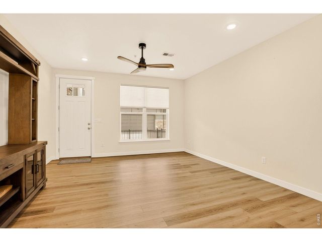 330 High Point Dr B-105, Longmont, CO 80504