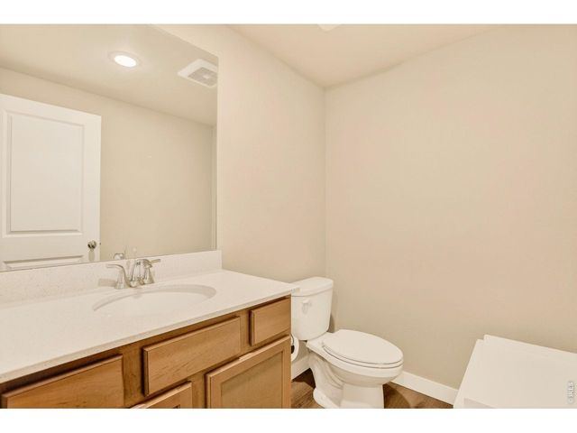 330 High Point Dr B-105, Longmont, CO 80504