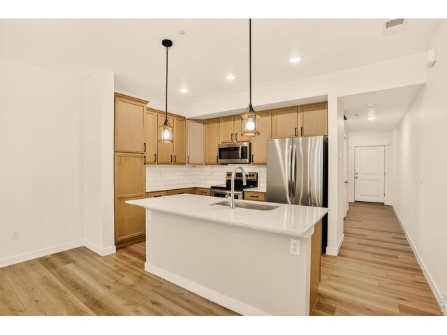 330 High Point Dr B-105, Longmont, CO 80504