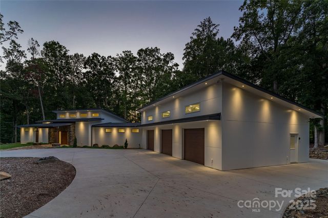 2725 Monarch Drive, Charlotte, NC 28214