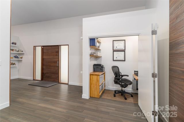 2725 Monarch Drive, Charlotte, NC 28214