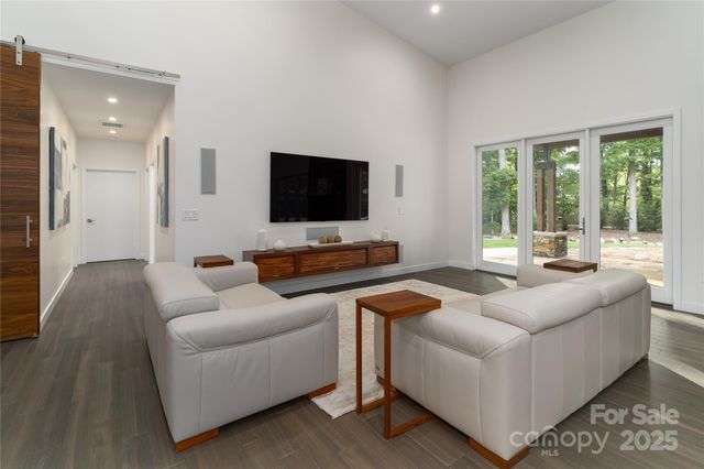 2725 Monarch Drive, Charlotte, NC 28214