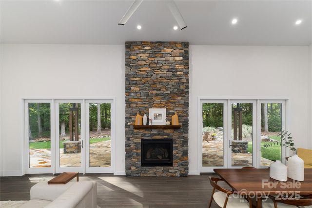2725 Monarch Drive, Charlotte, NC 28214