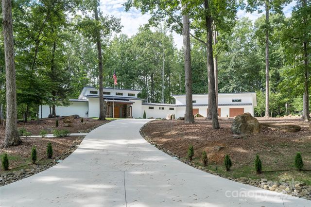 2725 Monarch Drive, Charlotte, NC 28214