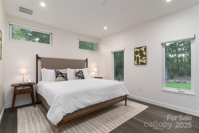 2725 Monarch Drive, Charlotte, NC 28214