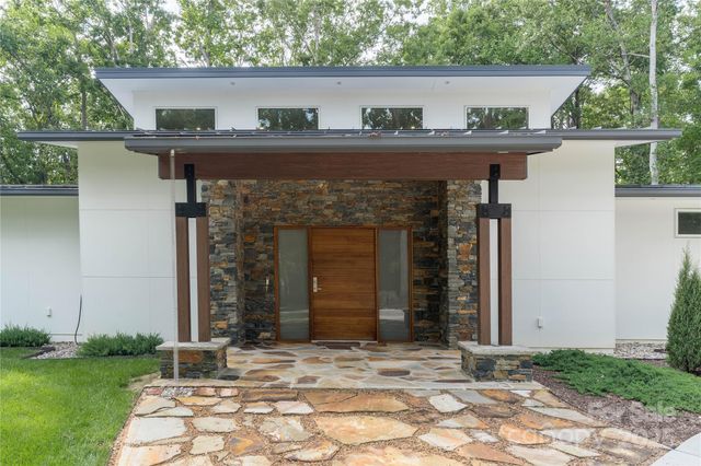 2725 Monarch Drive, Charlotte, NC 28214