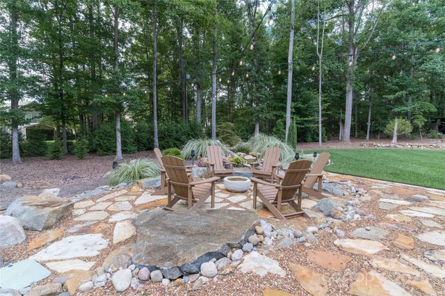 2725 Monarch Drive, Charlotte, NC 28214
