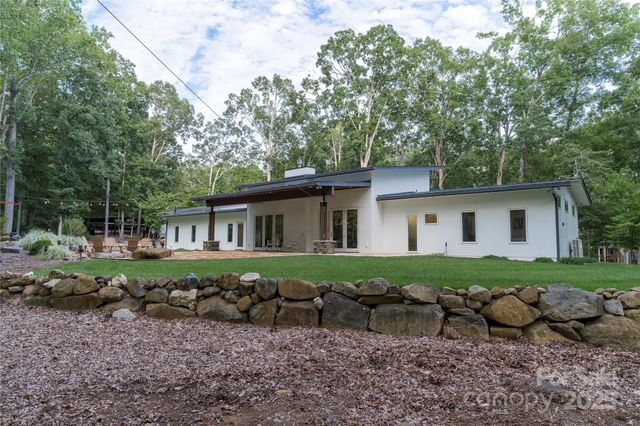 2725 Monarch Drive, Charlotte, NC 28214
