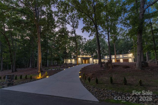 2725 Monarch Drive, Charlotte, NC 28214