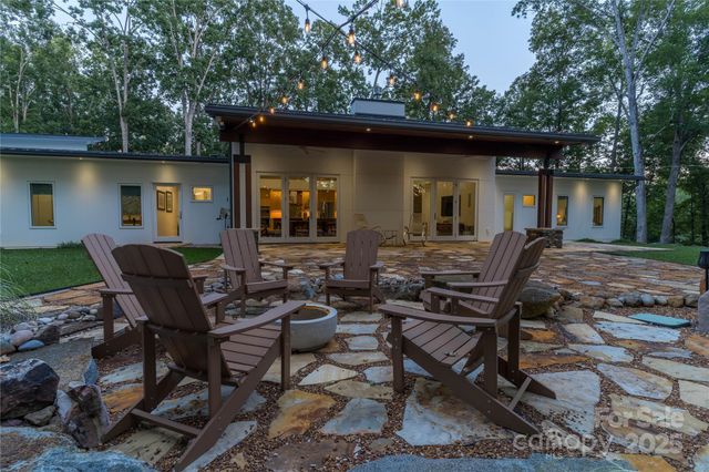 2725 Monarch Drive, Charlotte, NC 28214