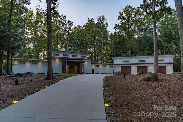 2725 Monarch Drive, Charlotte, NC 28214
