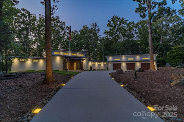 2725 Monarch Drive, Charlotte, NC 28214