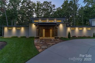 2725 Monarch Drive, Charlotte, NC 28214