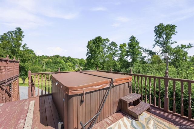 121 Conklingtown Road, Chester, NY 10918
