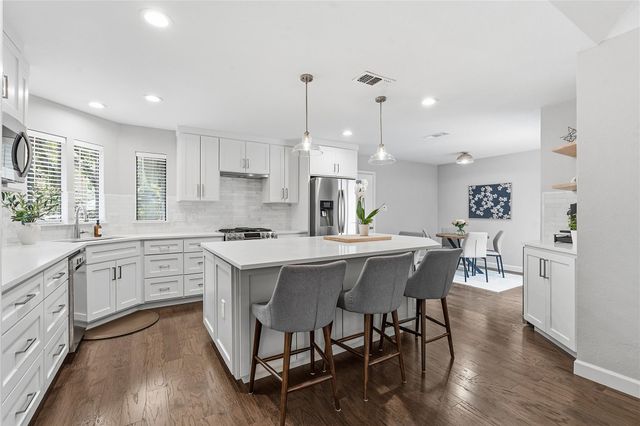 7413 Lakewood DR, Austin, TX 78750