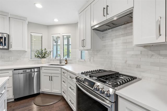 7413 Lakewood DR, Austin, TX 78750