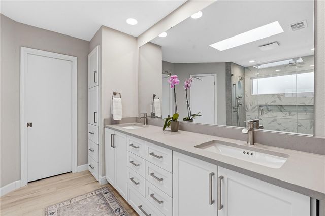 7413 Lakewood DR, Austin, TX 78750