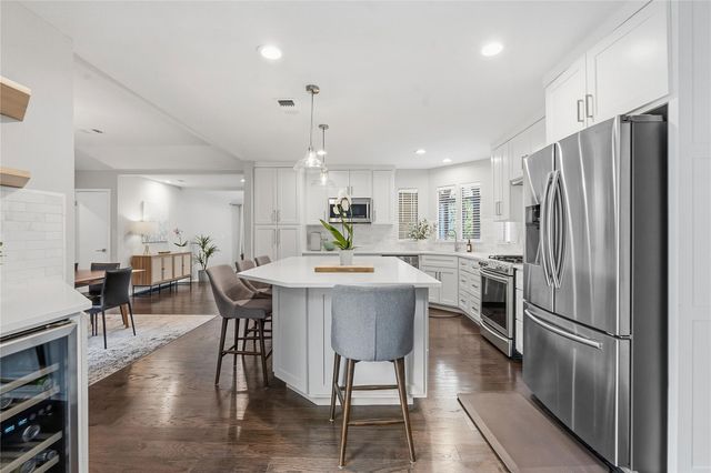 7413 Lakewood DR, Austin, TX 78750