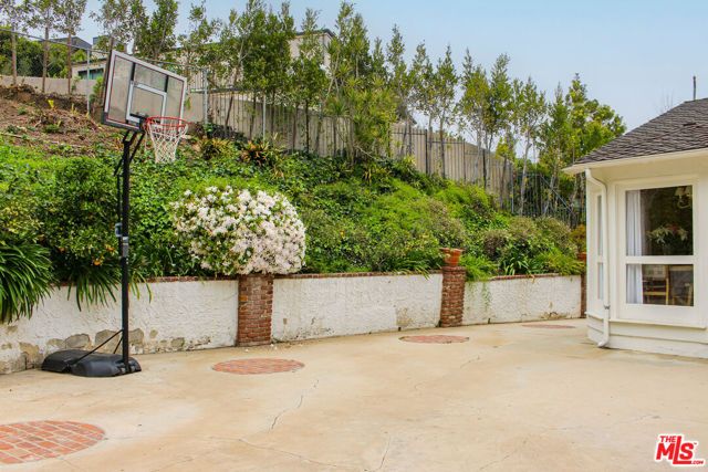 1079 MARILYN Drive, Beverly Hills, CA 90210