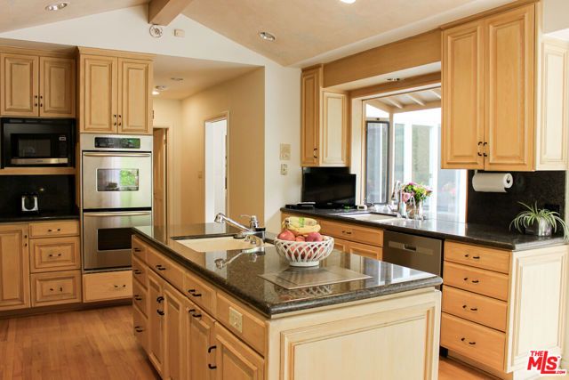 1079 MARILYN Drive, Beverly Hills, CA 90210