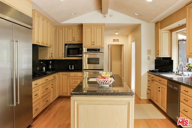 1079 MARILYN Drive, Beverly Hills, CA 90210
