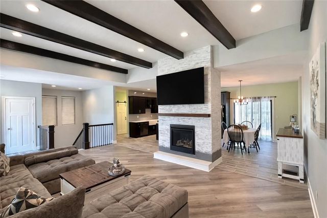 408 NW Rust Court, Grain Valley, MO 64029