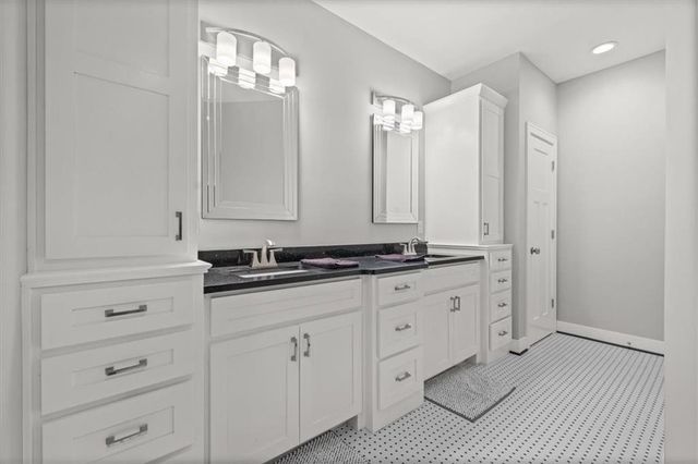 408 NW Rust Court, Grain Valley, MO 64029