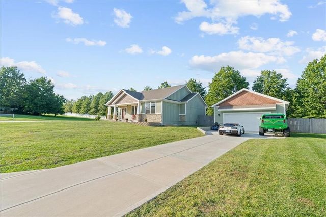 408 NW Rust Court, Grain Valley, MO 64029