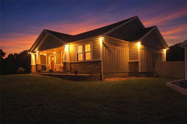 408 NW Rust Court, Grain Valley, MO 64029