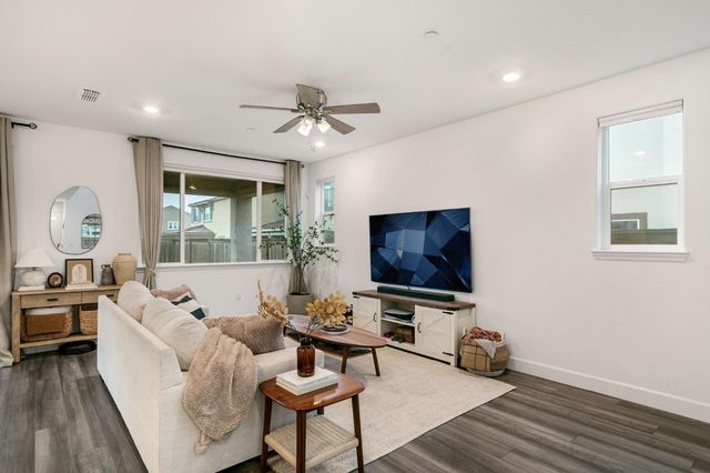 5743 Littlestone St, Sacramento, CA 95835