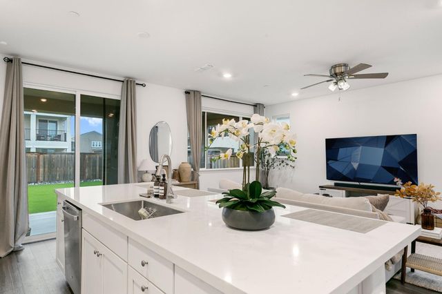 5743 Littlestone St, Sacramento, CA 95835