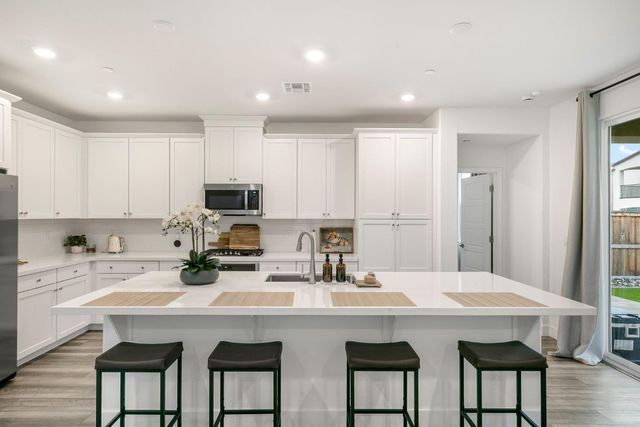 5743 Littlestone St, Sacramento, CA 95835