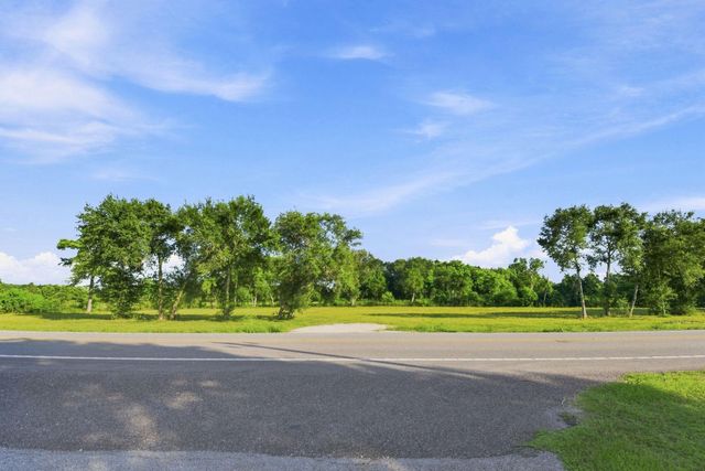 6255 Main Street, Hitchcock, TX 77563