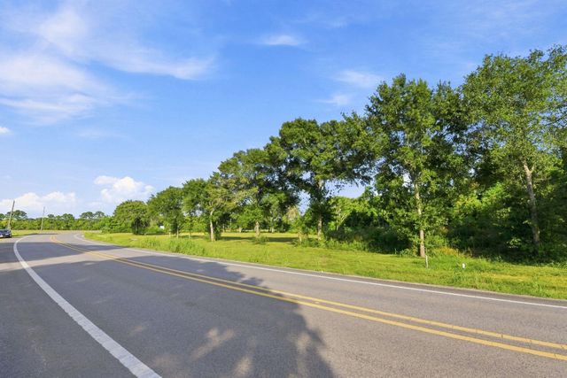 6255 Main Street, Hitchcock, TX 77563