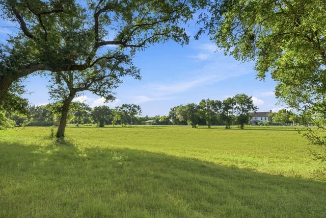 6255 Main Street, Hitchcock, TX 77563