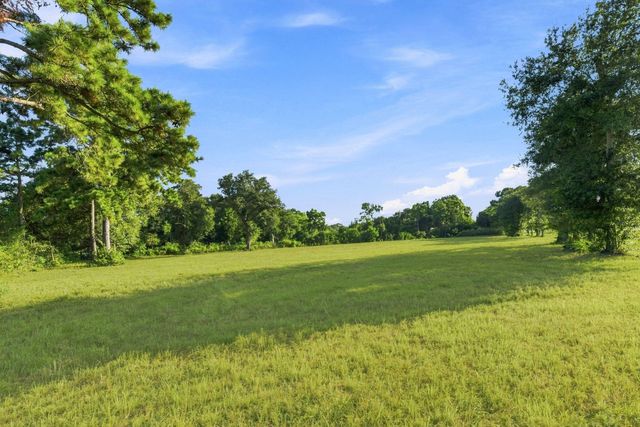 6255 Main Street, Hitchcock, TX 77563