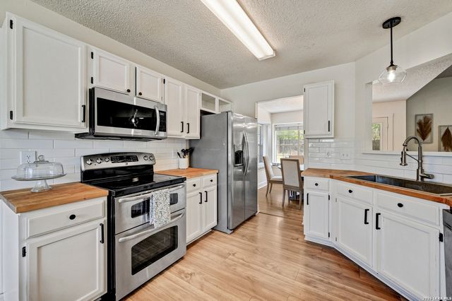 6238 Broadmeadow, San Antonio, TX 78240