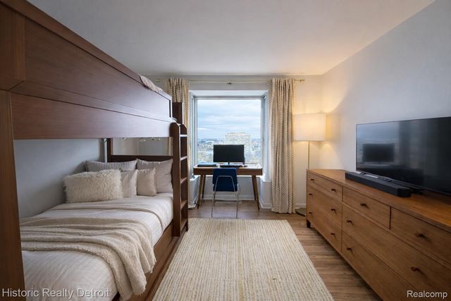 1300 E Lafayette 1812, Detroit, MI 48207