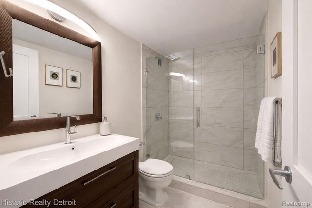 1300 E Lafayette 1812, Detroit, MI 48207