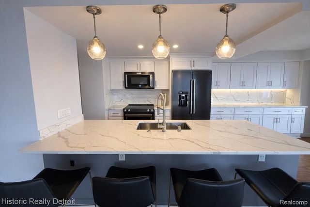 1300 E Lafayette 1812, Detroit, MI 48207