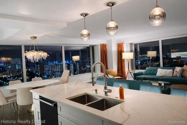 1300 E Lafayette 1812, Detroit, MI 48207