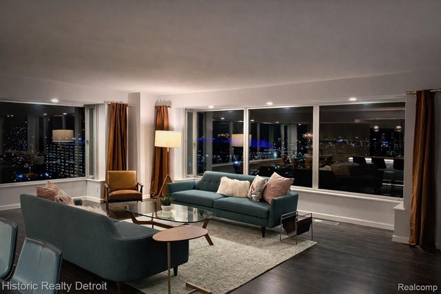 1300 E Lafayette 1812, Detroit, MI 48207