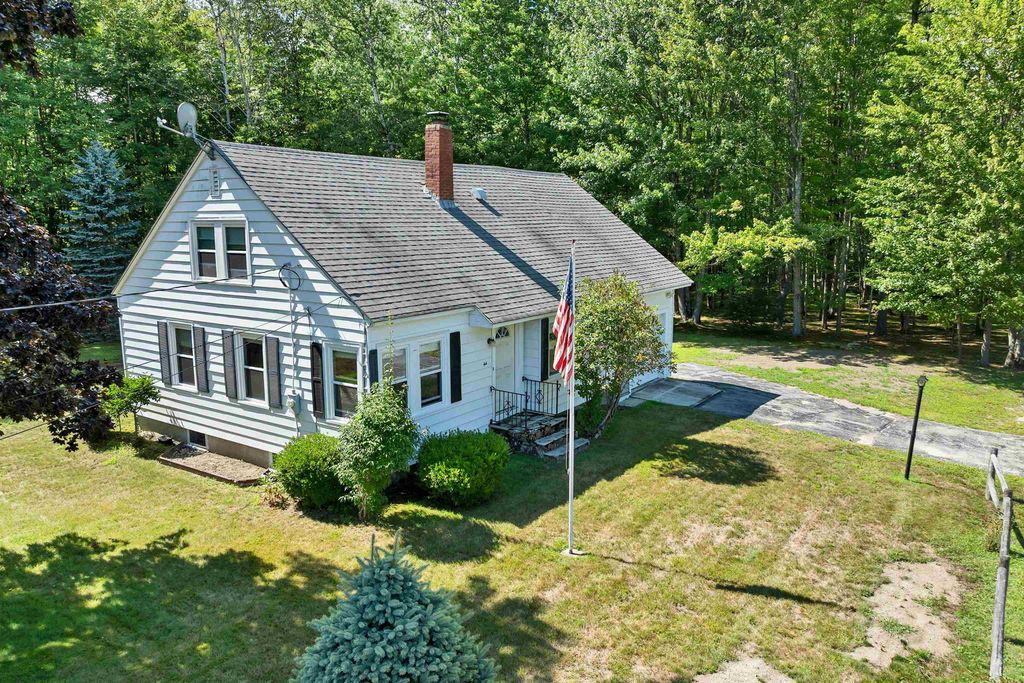 44 Waumbeck Road, Wolfeboro, NH 03894