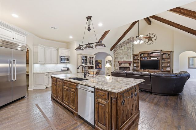 6751 Robinson Canyon Road, Aubrey, TX 76227